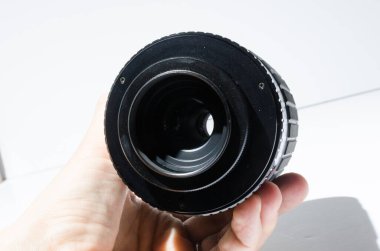 Londra, İngiltere, 05 / 05 / 2018 CENTON 500mm F8 MIRROR Lens T-MOUNT M42 Mount beyaz arka planda izole edildi. 35 mm tek mercek refleksi, efendim. Eski model film kamerası lensi..