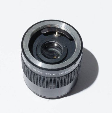 Londra, İngiltere, 05 / 05 / 2018 Bir helios otomatik tele dönüştürücü lens adaptörü daha uzun odak uzaklıkları için. Mevcut lenslere mesafe ekleniyor. Lens adaptörü beyaz stüdyo arka planında izole edildi.