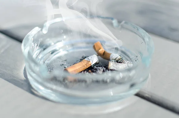 Sale Cendrier Fumant Fumer Tue Ruine Des Vies Habitudes Toxiques — Photo