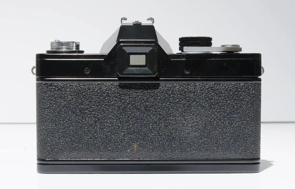 ロンドン イギリス 2018年05月05日レトロなヴィンテージでは レザーケース付きの一眼一眼レフカメラと50Mm 8カールツァイスジェナレンズが使用されています ビンテージのヒップスターカメラがファッショナブルな — ストック写真
