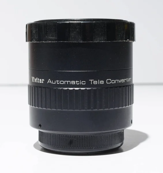 London Англия 2018 Vivitar Automatic Tele Convertor Doubler Lens Adaptor — стоковое фото