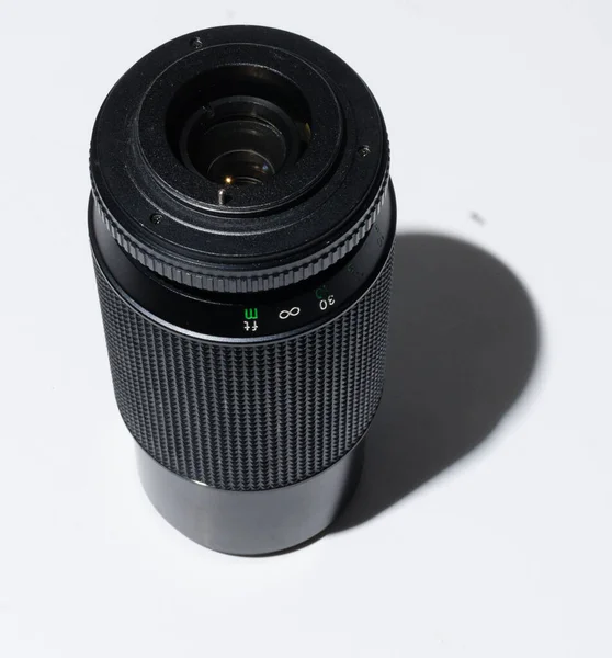 英格兰 2018年5月5日A Hanimex 200毫米放大镜用于M42镜头安装 在白色背景上隔离的宏观透镜 35毫米单镜头反射镜 先生复古胶片相机镜头 — 图库照片