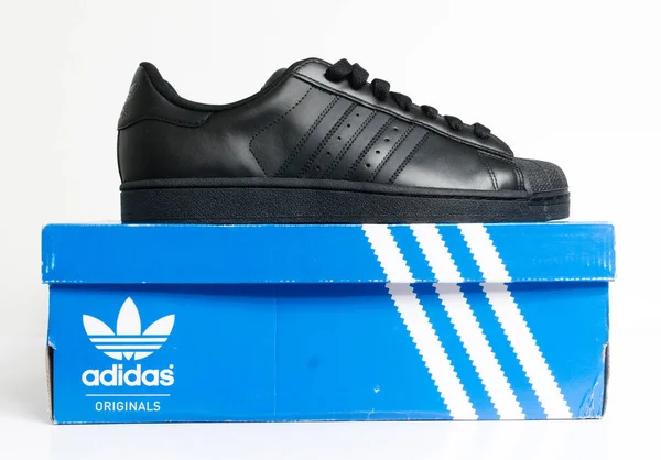 Londra Ngiltere 2018 Adidas Superstar Shell Toe Orijinal Hip Hop — Stok fotoğraf