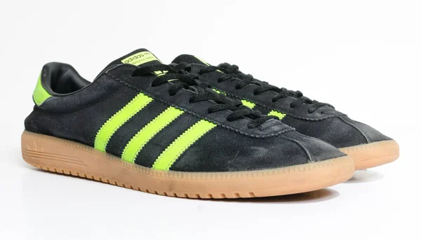 London England 2018 Adidas Originals Bermuda Core Black Green Gum — стокове фото