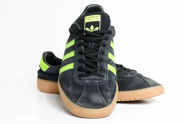 Londyn Anglia 2018 Adidas Originals Bermudy Core Black Green Gum — Zdjęcie stockowe