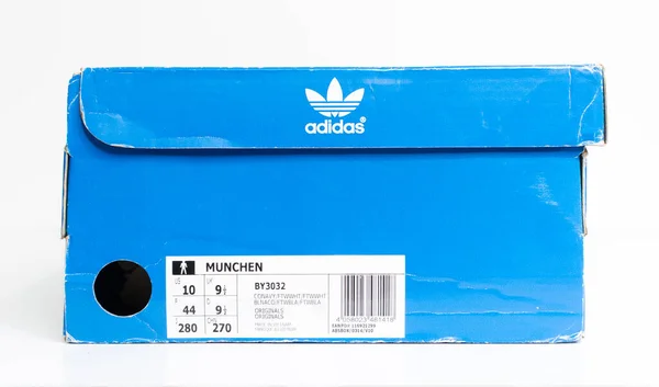 London England 2018 Blå Adidas Munchen Isolerad Tränarkartong Adidas Trainer — Stockfoto