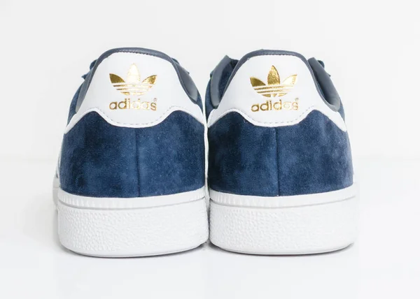 London England 2018 Adidas Munchen Gazelle Vintage Sneaker Trainers Blå — Stockfoto