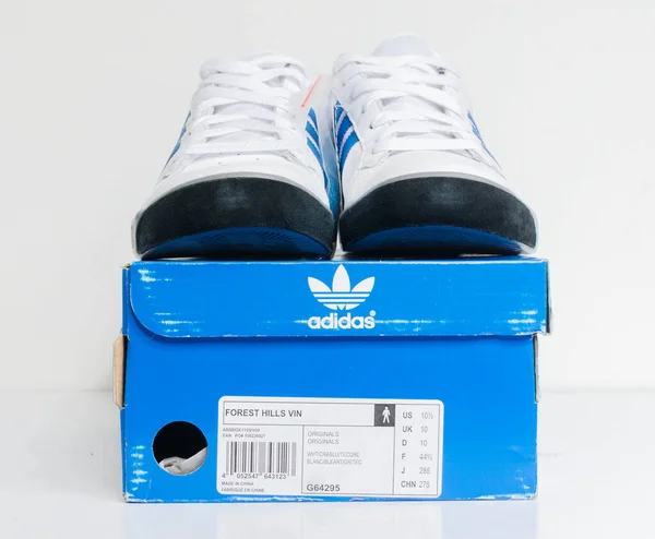 Londra Ngiltere 2018 Adidas Forest Hills White Blue Vintage Spor — Stok fotoğraf