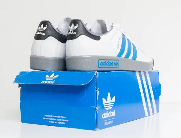 London England 2018 Adidas Forest Hills Weiß Grau Und Blau — Stockfoto