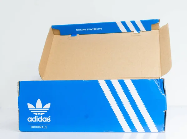 London England 2018 Tomt Blått Adidas Forest Hills Isolerad Tränare — Stockfoto