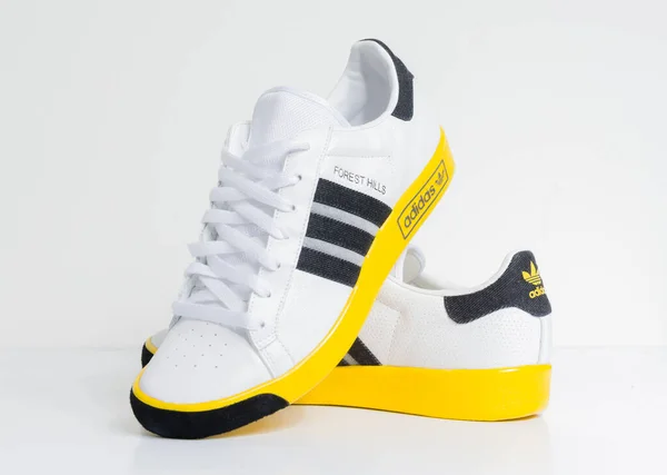 London England 2018 Adidas Forest Hills Vin White Grey Sunshine —  Fotos de Stock