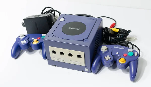 London England 052019 Una Consola Nintendo Game Cube Púrpura Sobre — Foto de Stock