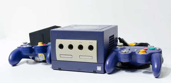 London England 052019 Lila Nintendo Game Cube Console Vit Isolerad — Stockfoto