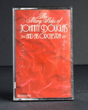 Londra, İngiltere, 05 / 05 / 2018 Johnny Douglas ve orkestrası .nostaljik 1980 'lerin müzik kaseti. eskimiş ortam biçimi.