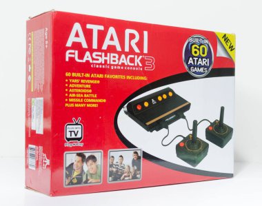 Londra, İngiltere, 05 / 05 / 2018 A Retro vintage atari flashback 3 arcade konsolu. 1980 'lerin modası geçmiş bir konsol. Klasik klasik atari oyunu.