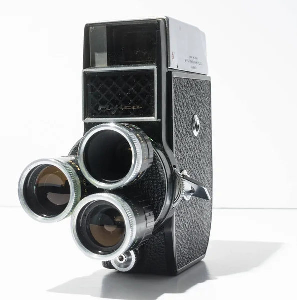 ロンドン イギリス 2019年05月05日珍しいヴィンテージFuica 8Mmシネカメラ 8Mm映画アナログフィルムトリプルレンズアナモルフィックシネマトグラフィーカメラ 芸術とヒップスター写真 — ストック写真
