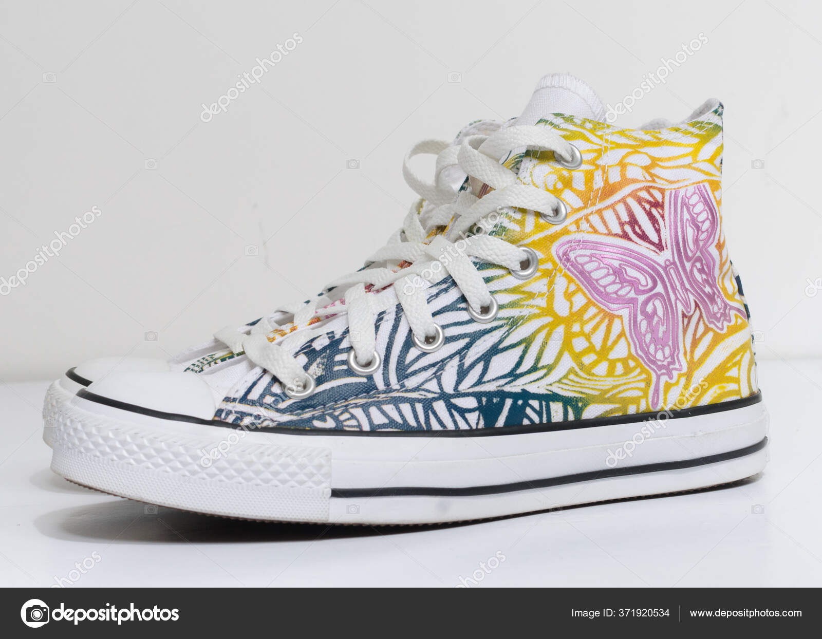 Lånte Tag ud Kriminel London England 2018 Converse All Star Rare Butterfly Top Chuck – Stock  Editorial Photo © danny.dannyallison.co.uk #371920534