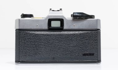 Londra, İngiltere, 05 / 05 / 2018 A Retro vintage FUJICA STX 1N 35 mm tek mercek refleks film kamerası ve 50mm 1.8 lens. Eski moda hipster kamerası gençlik kültürüne geri dönüyor..