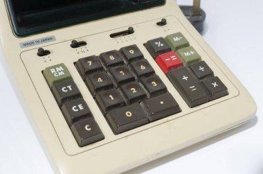 Londra, İngiltere, 05 / 05 / 2018 A Sharp CS1107 Rekabet Masaüstü Elektronik Hesaplama Makinesi. Eski hesap makinesi 1970 'ler. Matematik çalışması için antika elektronik hesap makinesi. 