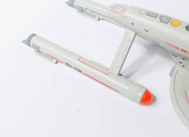 Londra, İngiltere, 05 / 05 / 2018 Star Trek uss şirket uzay gemisi modeli NCC 1701. Bilim kurgu galaksiler arası uzay aracı. Beyaz arkaplandaki izole uzay gemisi.