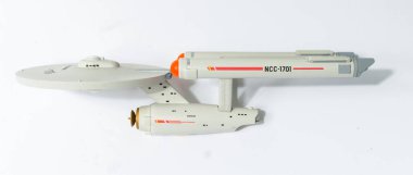 Londra, İngiltere, 05 / 05 / 2018 Star Trek uss şirket uzay gemisi modeli NCC 1701. Bilim kurgu galaksiler arası uzay aracı. Beyaz arkaplandaki izole uzay gemisi.