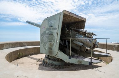 Barselona, İspanya, 02 / 05 / 2017, Barselona liman kalesindeki Castell de Montjuic kalesinde uçaksavar tüfeği. Barselona 'da İspanyolca site gezisi