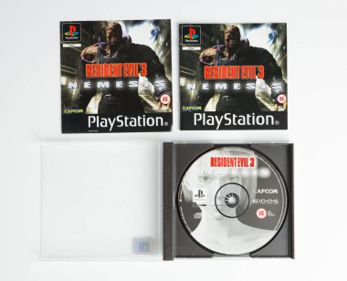 Lodnond, İngiltere, 05 / 05 / 2019 Resident Evil 3 Nemesis playstation, Sony PS1 bilgisayar oyunu Capcom. 1990 'larda piyasaya sürülen eski ve ünlü bir video oyunu. Zombi temalı oyun. Bulmaca oyunu.