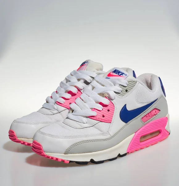 Λονδίνο Αγγλία 2018 Nike Air Max 90S Λευκό Ροζ Μωβ — Φωτογραφία Αρχείου