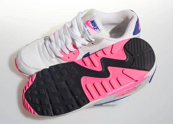London Englabnd 2018 Nike Air Max 90S Hvid Pink Lilla - Stock-foto