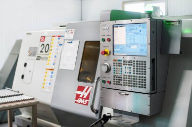 Makine kontrol paneli Cnc. metal işleme Cnc Freze Makinası. Kesme metal modern işleme teknolojisi.