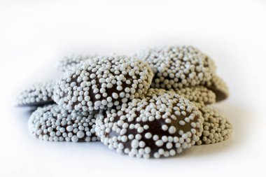 Koyu çikolata nonpareils 