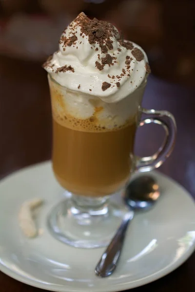 Boisson au café avec podwer de cacao — Photo