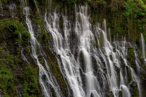 Mcarthur-Burney Falls close-up — Stock fotografie