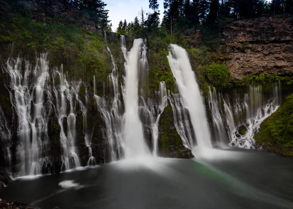 Mcarthur-Burney Falls vista panoramica — Foto Stock