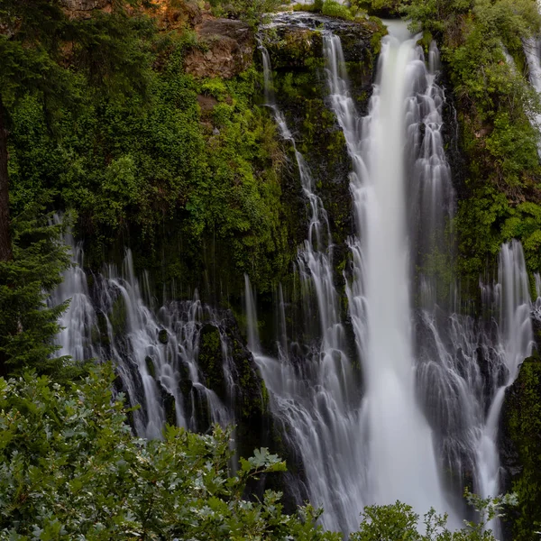 Mcarthur-Burney Falls, dettaglio e chiusura — Foto Stock