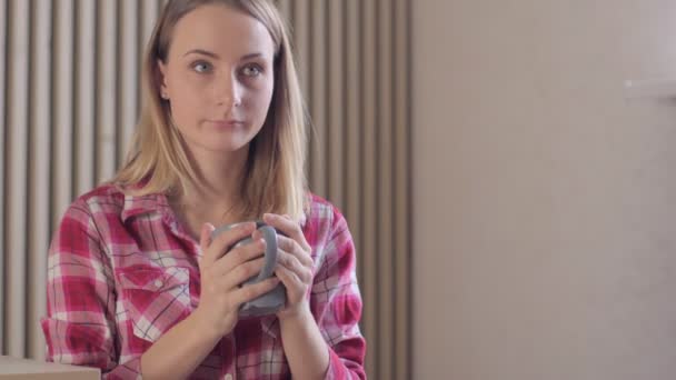 Happy girl drinking coffee and relaxing — Stock Video