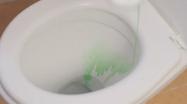 kadın temizlik tuvalet antibakteriyel aracı.