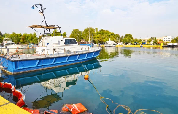 Barcos no porto de Eleusis Grécia — Fotografia de Stock