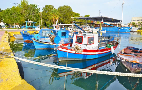 Barcos no porto de Eleusis Grécia — Fotografia de Stock