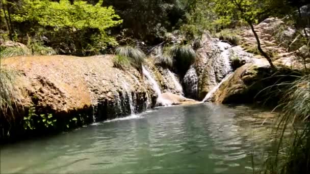 Водопады Полилимнио — стоковое видео