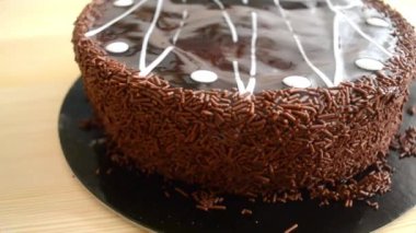 karamel Şurup ve truffle ile lezzetli çikolatalı kek