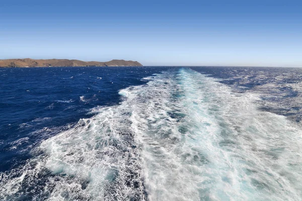 Mar Egeu e águas cinzas como visto do navio — Fotografia de Stock