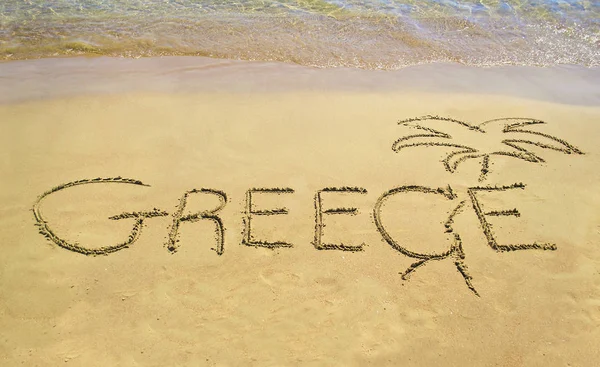 Grécia escrito na areia - ícone de verão grego — Fotografia de Stock