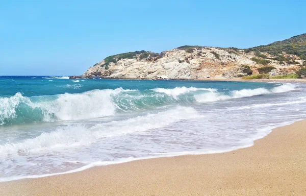 Mar Egeu ondulado no norte da Eubeia Grécia — Fotografia de Stock