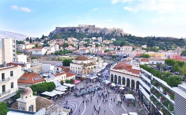 Plaza Monastiraki y vista de la Acrópolis Atenas Grecia — Foto de Stock