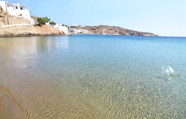 Playa en la isla de Sifnos Ciclades Grecia —  Fotos de Stock