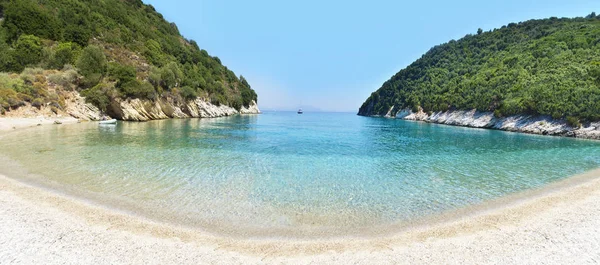 Panorámás tájat a Filiatro beach Ithaca, Görögország — Stock Fotó