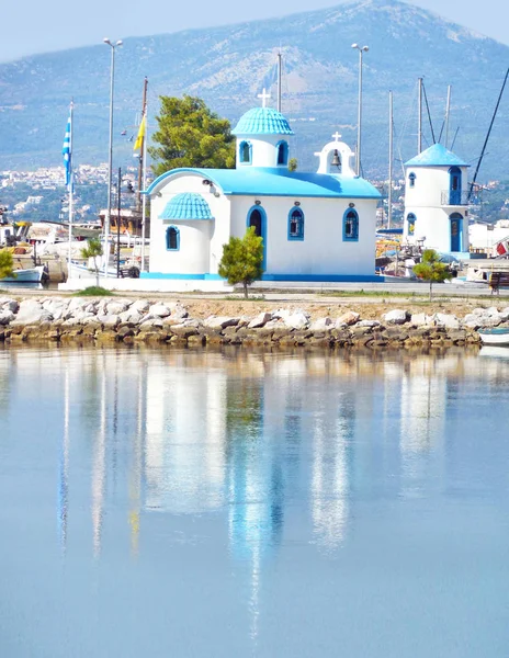 Capela de Saint Nikolaos em Nea Artaki Euboea Grécia - o protetor dos marinheiros — Fotografia de Stock