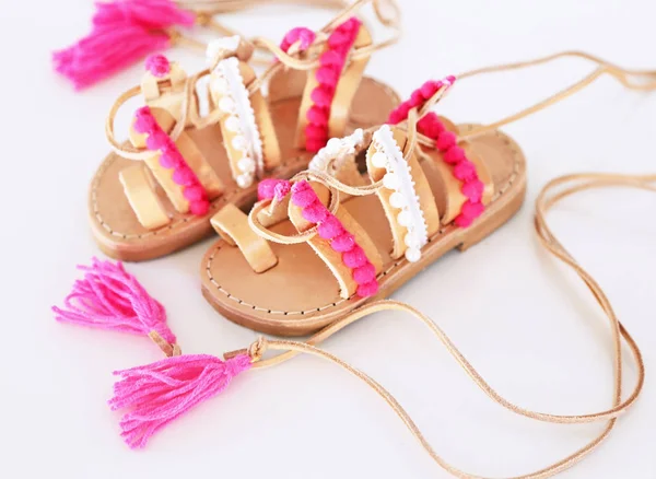 Sandalias de cuero griego para niñas — Foto de Stock