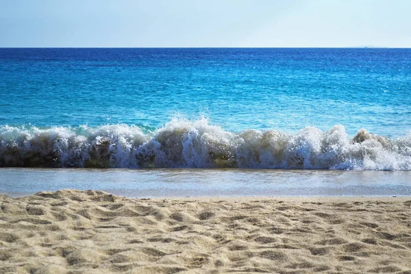 Ondas Praia Saint Prokopios Naxos Ilha Cíclades Grécia — Fotografia de Stock